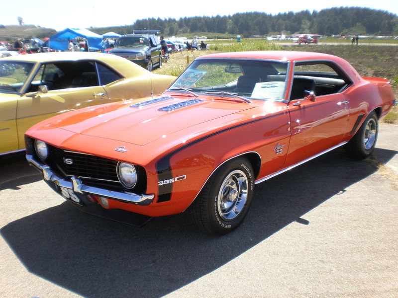 800px-1969_red_Chevrolet_Camaro_SS_side.JPG