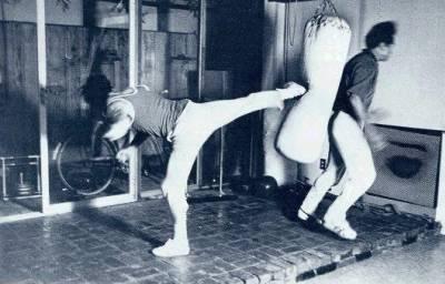 bruce-lee-side-kick-3.jpg