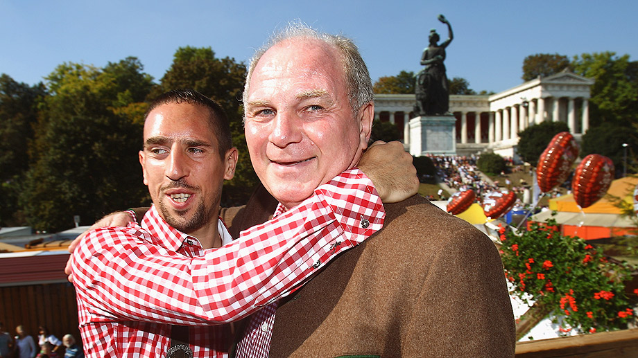 wiesn_2011_fcb_hoeness_920.jpg