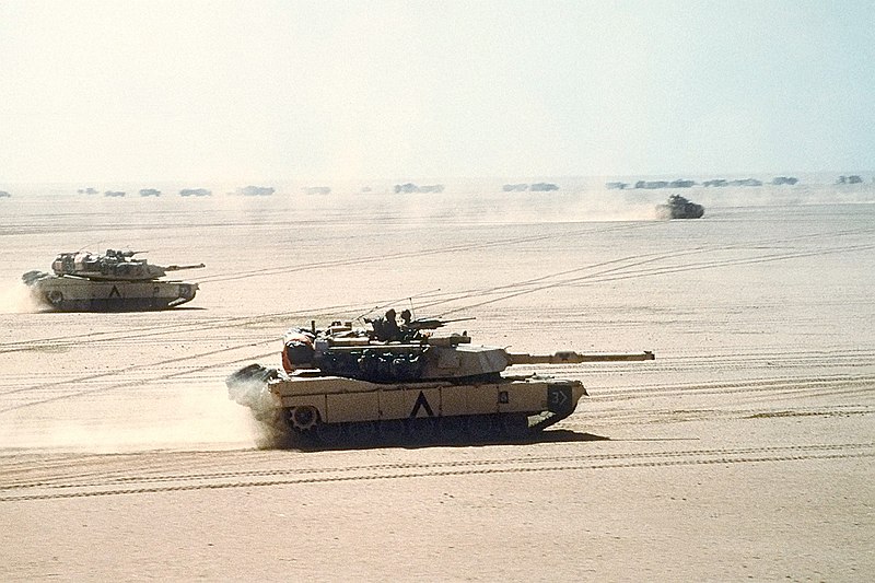 800px-Abrams_in_formation.jpg