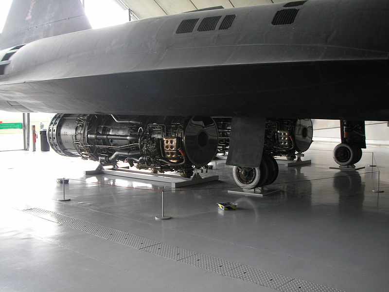 800px-SR-71_engines.JPG