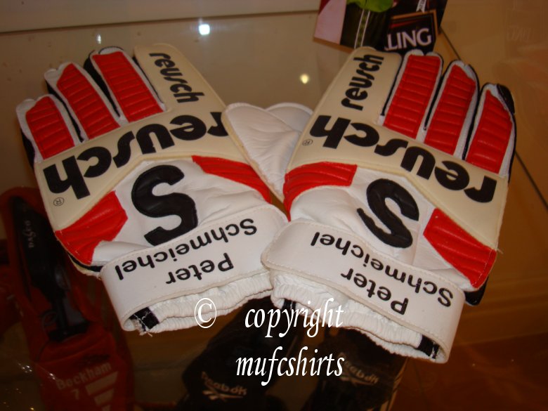 peter-schmeichel-mw-gloves.jpg