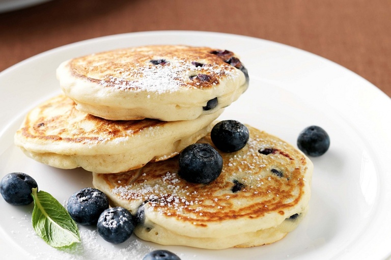 blueberry-and-vanilla-pancakes-79002-1-768x511.jpeg