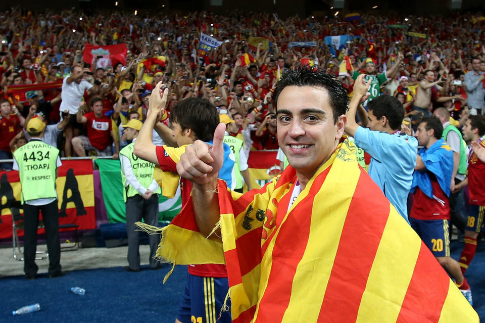 Xavi-con-la-senyera-durante-la_54413507905_54115221152_960_640.jpg