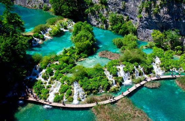Plitvice-Lakes-National-Park-Croatia.jpg