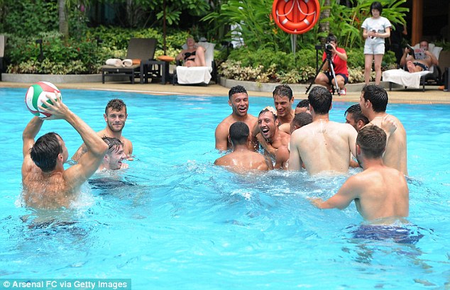 k9gy_2a94f4ab00000578-3163983-santi_cazorla_is_all_smiles_as_the_arsenal_squad_enjoy_a_splash_-a-1_1437062018919.jpg