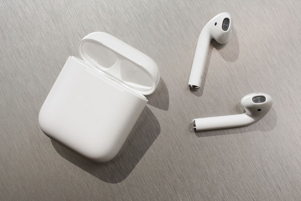 airpods_1.jpg