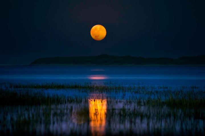 Holy_Island_Moon.jpg
