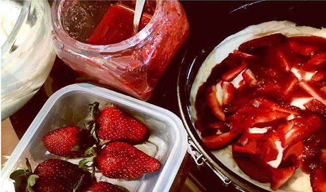 strawberry-cake-buttermilk-in-oven05.jpg