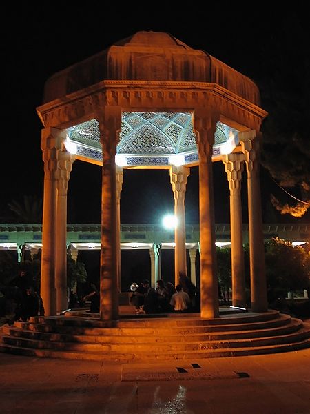 450px-Aramgah-e-hafez_nuit_shiraz.jpg