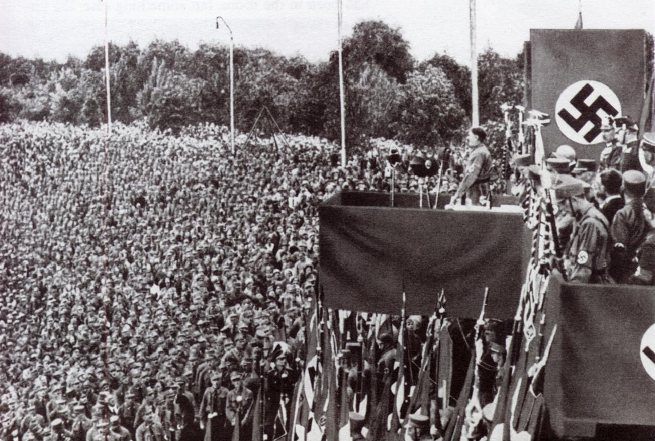 HitlerAddressesRallyAtDortmund1933.jpg