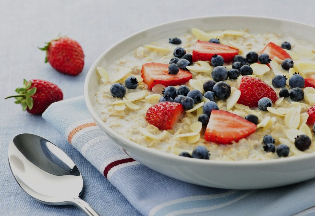 oatmeal-with-berries-1024x703.jpg