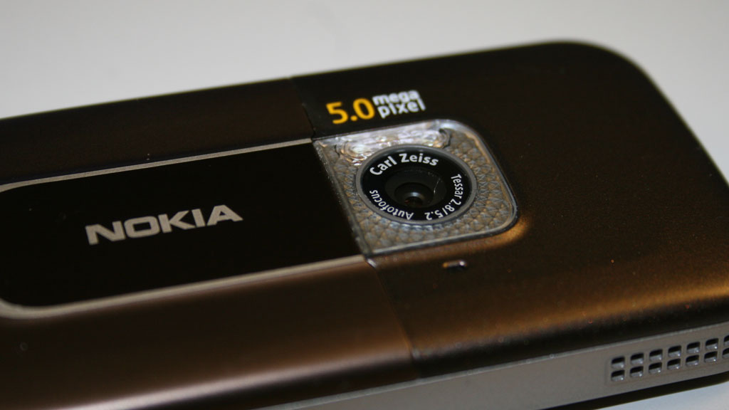 Nokia_6720_Classic_-_camera.jpg
